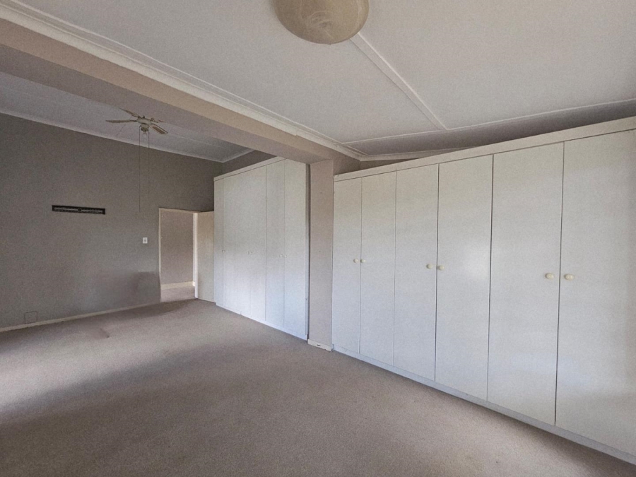 5 Bedroom Property for Sale in Ladybrand Free State